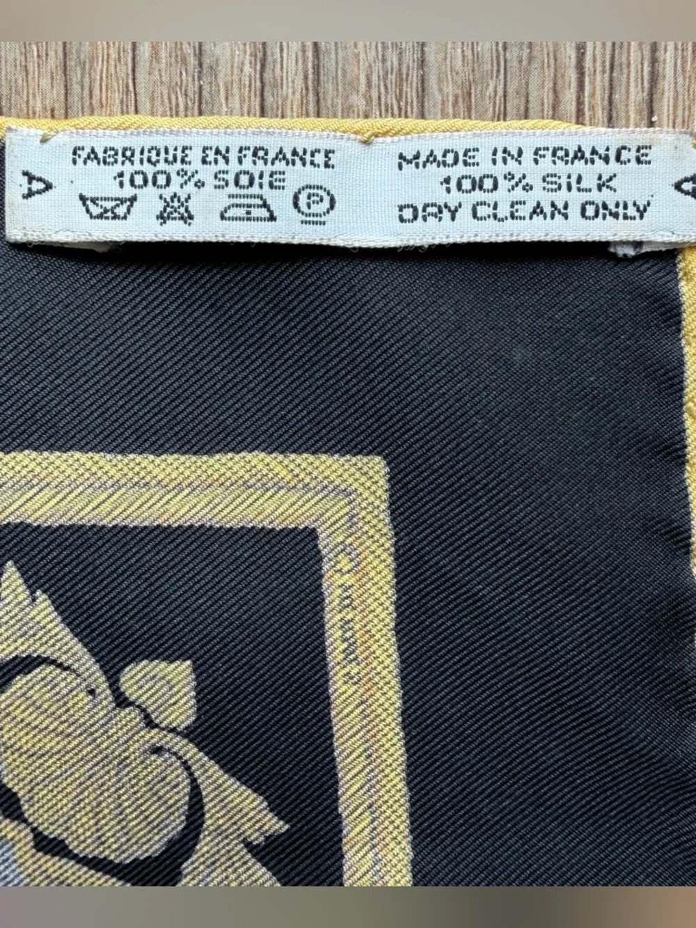 Hermès Les Armes de Paris Silk Pocket Square Scarf Black Gold 16.5” - Picture 4 of 4